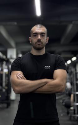 Инструктор тренажерного зала Степанян Рачик